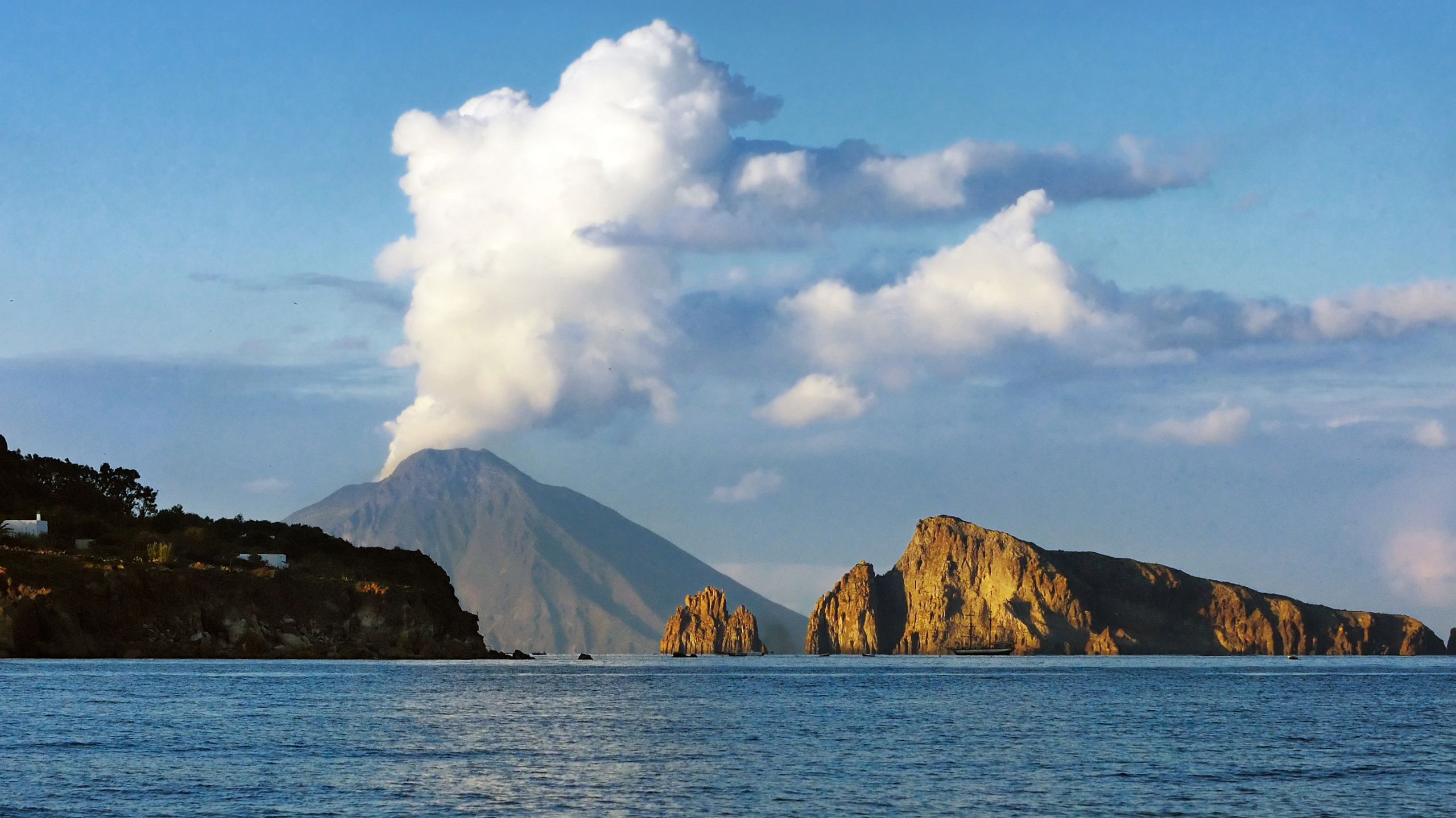 Isole Eolie: Volcanic Splendor and Island Adventures